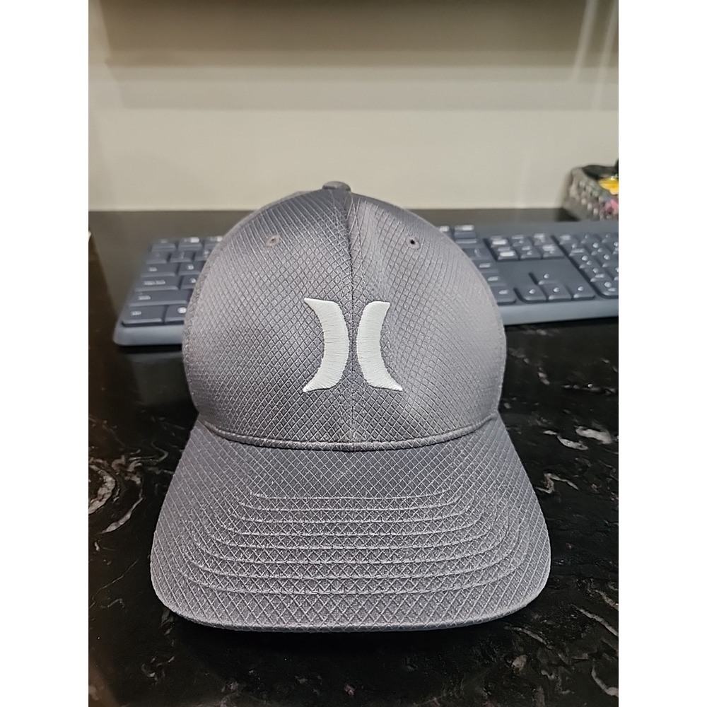 Hurley FlexFit Hat Baseball cap - Size S-M Grey & White Embroidered‎ Logo